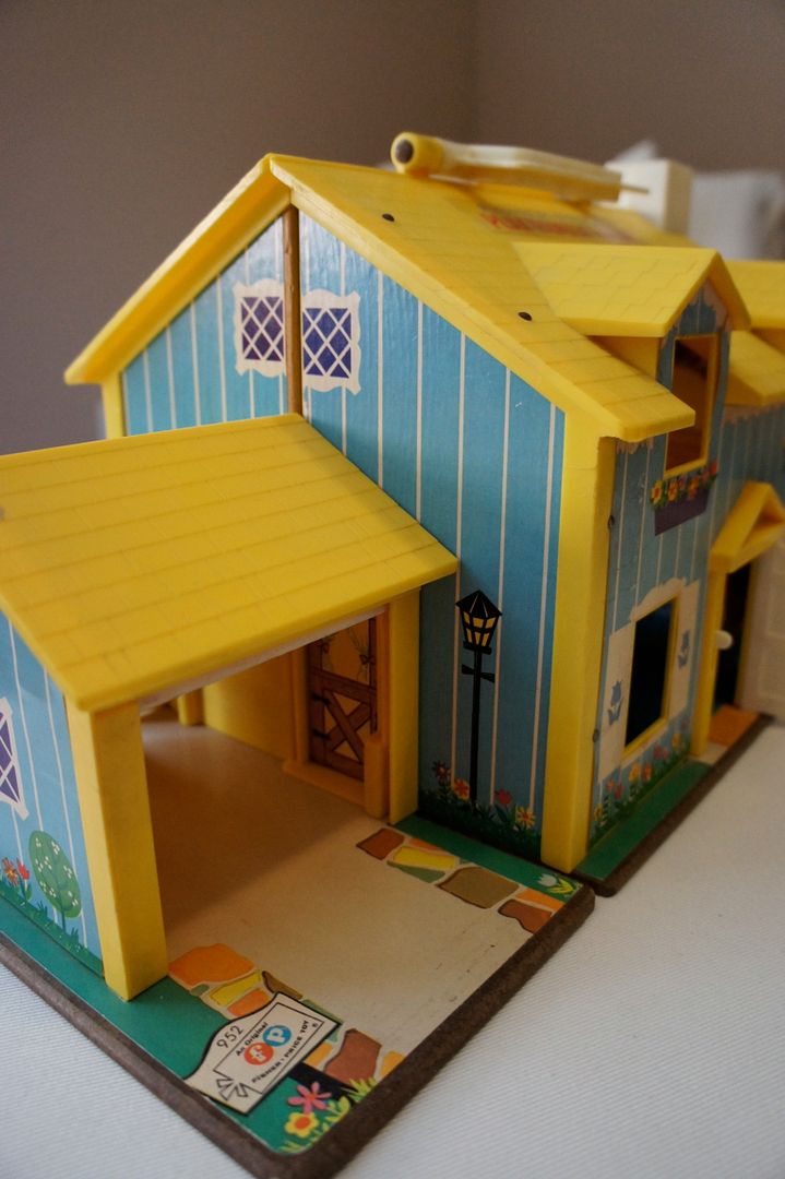 Anne's Odds and Ends Fisher Price Friday (original) Play Family House